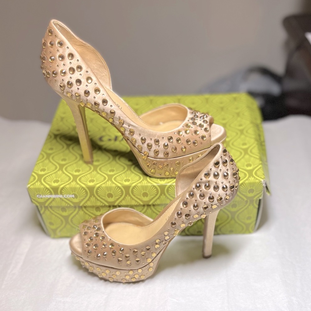 Gianni Bini 4inch platform heels